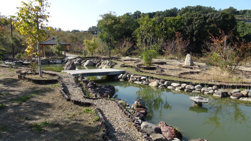 疑惑まみれの竜田古道の里山公園内に疑惑隠しの自然体験学習施設を建設しようとしている_b0253941_1934663.jpg