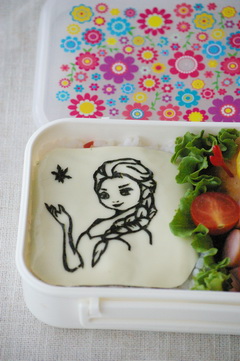 今日のキャラ弁 (エルサ)_d0327373_13171160.jpg