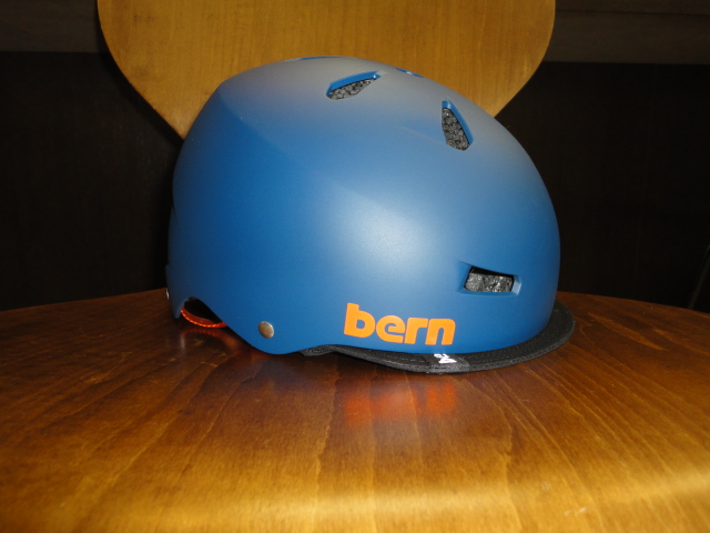 bernヘルメット少量ですが入荷しました_b0189682_1462242.jpg