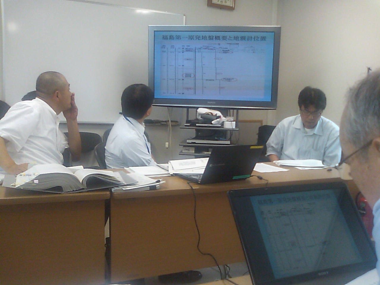 地下水汚染の拡大に抗議、東電交渉_e0068696_22354482.jpg