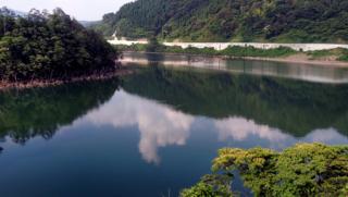 山の上にむくむくと....雲もじょじょに夏っぽく......._b0194185_22493578.jpg
