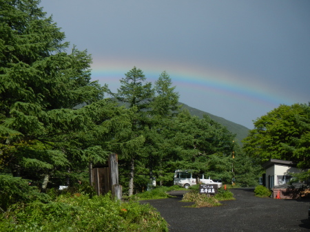 雨上がりの後の虹_e0120896_07385139.jpg