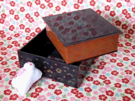 入れ子式の漆器の木箱_f0141785_195419.jpg
