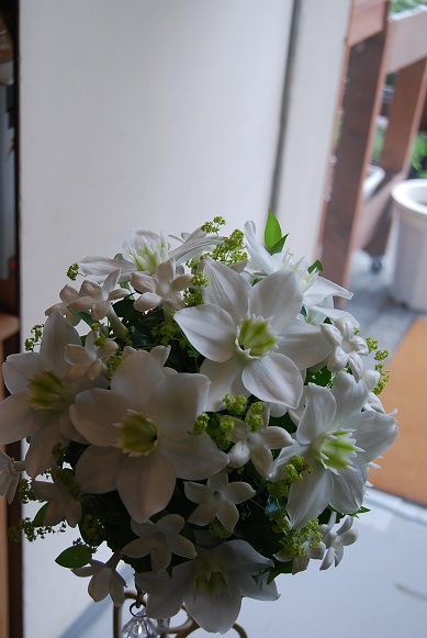 純白の花、、ユーチャリスとジャスミンのブーケ_a0201358_18221188.jpg