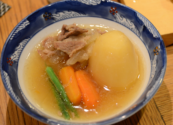 割烹着「美女」のいる広尾おすすめの居酒屋「つばき食堂」_e0171573_17423959.jpg