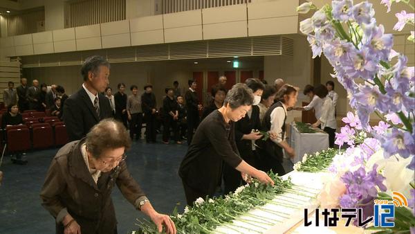 箕輪町で戦没者慰霊祭_b0177596_9313956.jpg