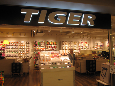 北欧ヘルシンキの１００均ショップTIGER（タイガー）～カイサニエミ店～_a0187356_08531676.jpg