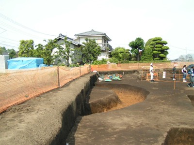 川辺堀之内の吹上遺跡の見学会の様子(2)_c0112172_3473144.jpg