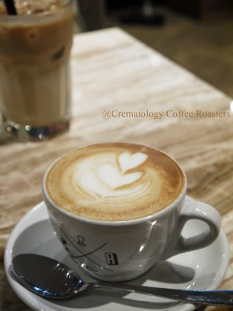 くつろぎ求めて@Crematology Coffee Roasters_c0225494_17385826.jpg