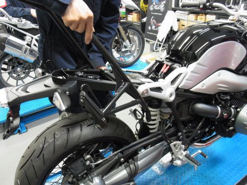 R nineTを1名乗車仕様にしてみた・・・・。 : motorrad kyoto staff blog