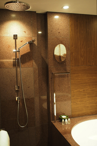 Hotel Andaz Tokyoへ!-お部屋編。_d0063314_21192364.jpg