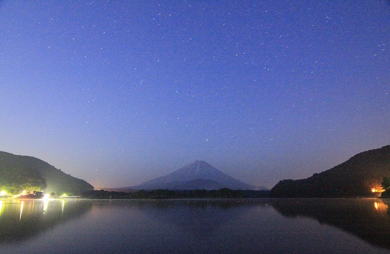 精進湖の夜明け_a0188405_2204522.jpg