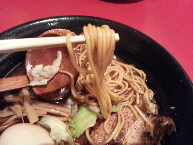 7/1 麺家うえだ 焦がし醤油ラーメン(豚)¥750+煮玉子¥100@新座市_b0042308_172695.jpg