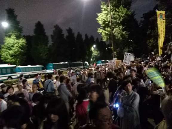 2014年7月1日 政府、集団的自衛権行使容認・憲法解釈変更を閣議決定 4万人再び官邸前へ_c0024539_2294513.jpg