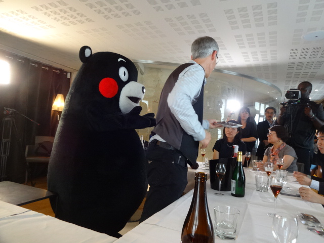 くまモンパリ訪問 Visite Paris de \"Kumamon\"_a0284783_6565810.jpg