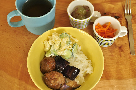 肉団子とナスの煮浸し弁当と息子朝ごはん_b0171098_8142630.jpg