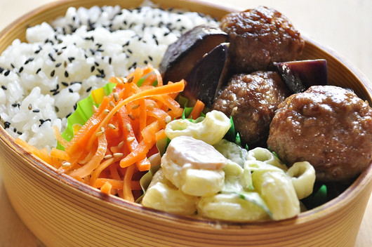 肉団子とナスの煮浸し弁当と息子朝ごはん_b0171098_8183761.jpg