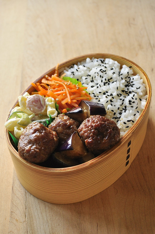 肉団子とナスの煮浸し弁当と息子朝ごはん_b0171098_885869.jpg