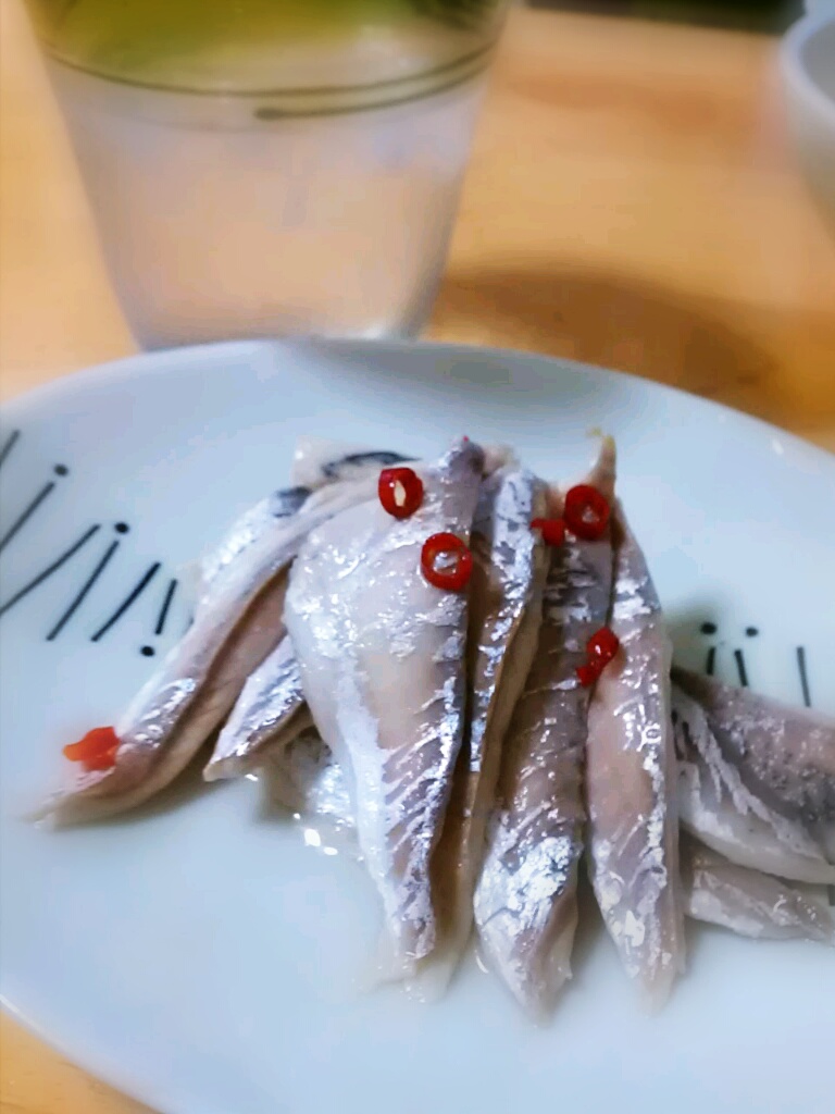 余ったアジは酢漬けで 眼鏡越しに見える物