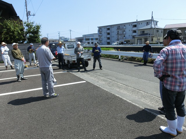 小潤井川の「草刈り清掃」とホルモン焼きの「払い」_f0141310_7191156.jpg