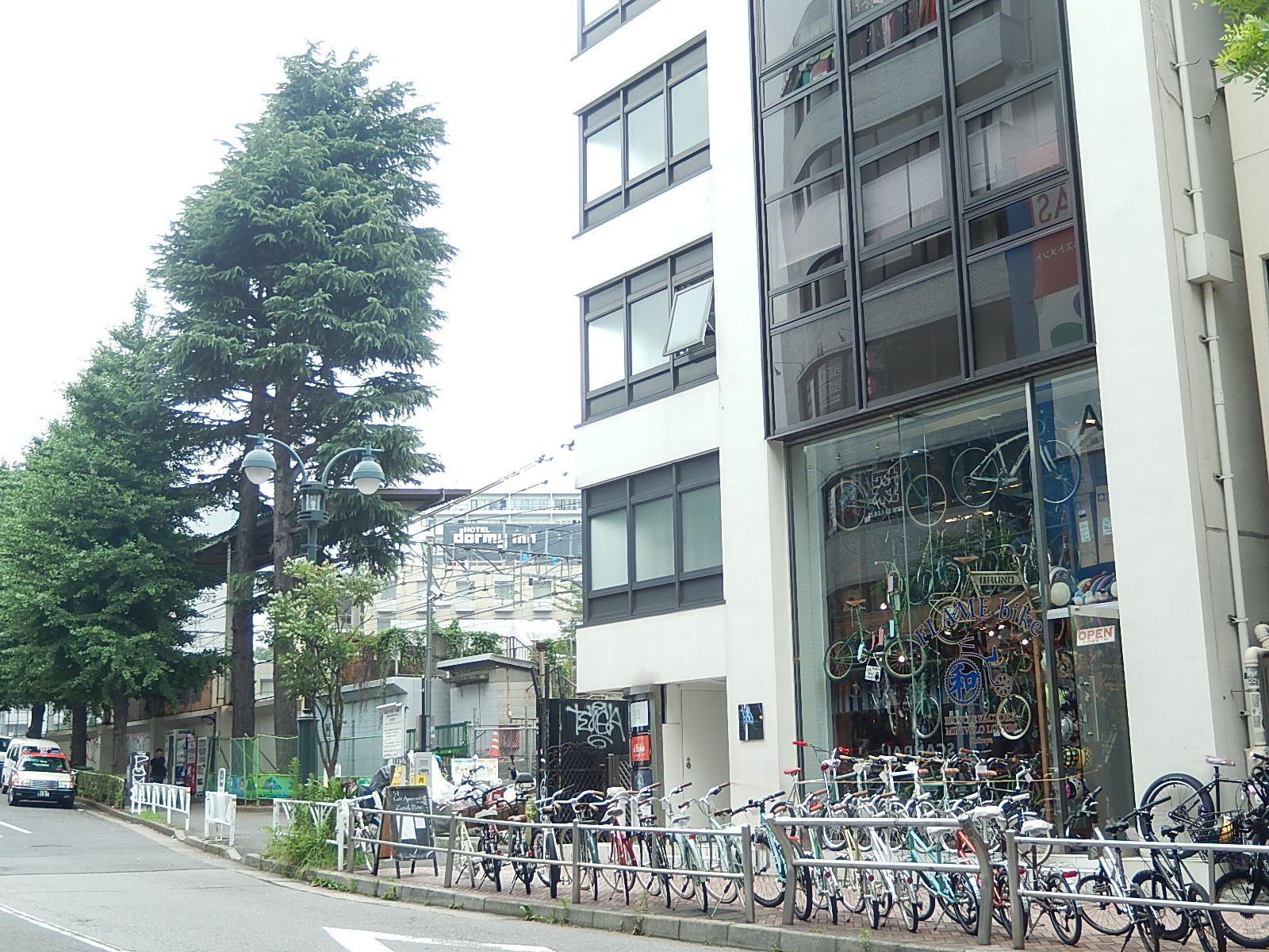 7月3日　渋谷　原宿　の自転車屋　FLAME bike前です_e0188759_1774317.jpg