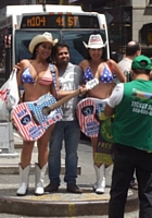 NYのタイムズ・スクエアに裸のカウガールさん登場_b0007805_9251169.jpg