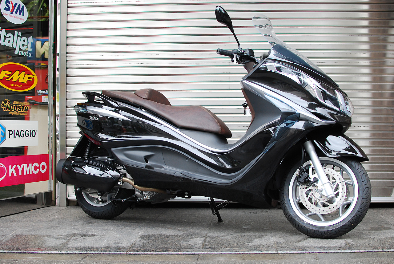 ピアッジオ X10 350i.e. executive コスモブラック入荷!_d0099181_1452582.jpg