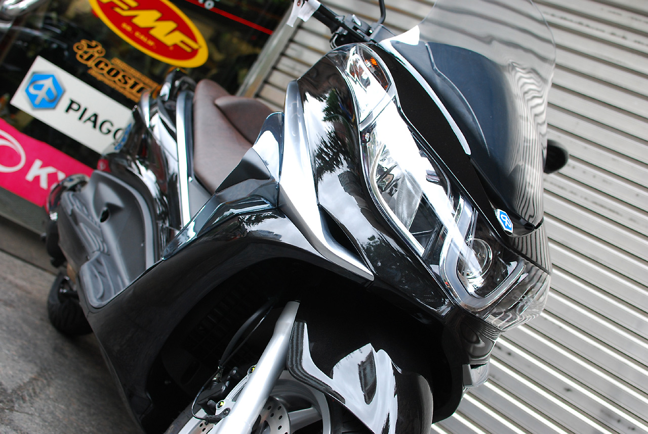 ピアッジオ X10 350i.e. executive コスモブラック入荷!_d0099181_1513972.jpg