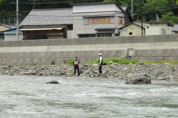 久しぶりの興津川は雨だった・・・_a0056140_22441394.jpg