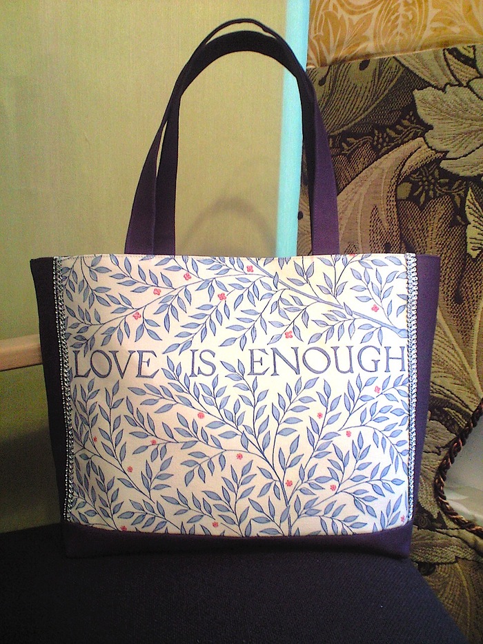 「Love is enough」 ウィリアム・モリスのトートバッグ_c0157866_1127748.jpg