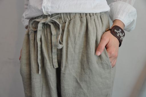 素材の良さ を 夏で楽しむ … \"BASIS BROEK\"_b0110582_2033408.jpg