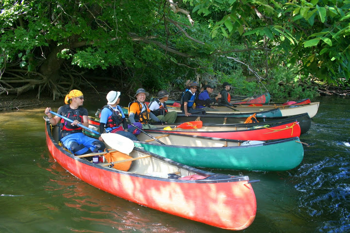 新緑の余市川を下る