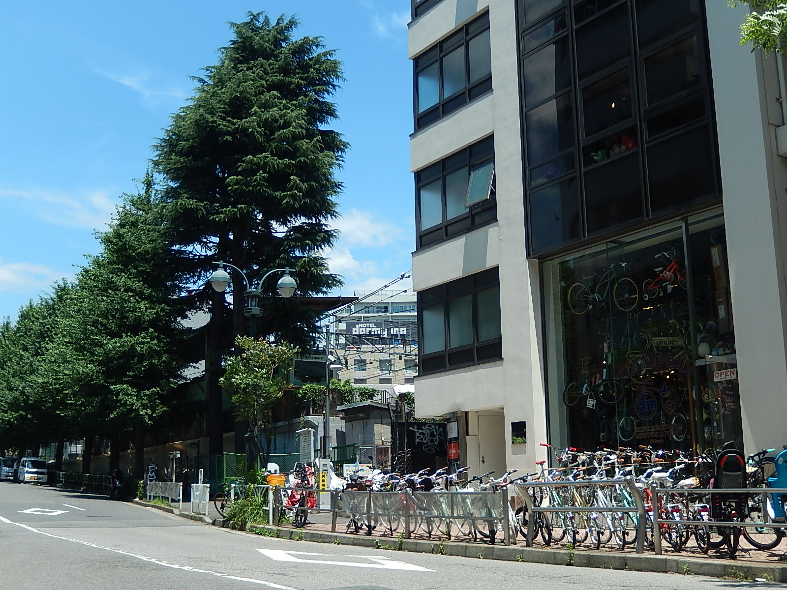 7月8日 渋谷 原宿 の自転車屋 FLAME bike前です_e0188759_1615486.jpg