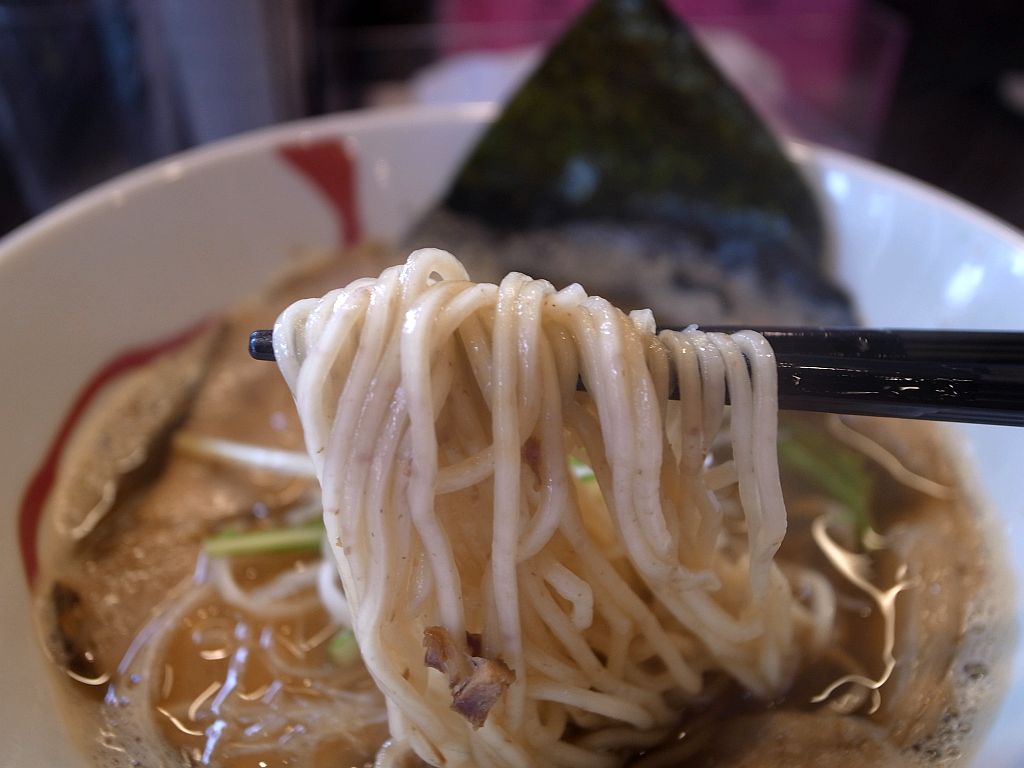 「麺食い　kakeru」で煮干し中華_e0220163_16541328.jpg