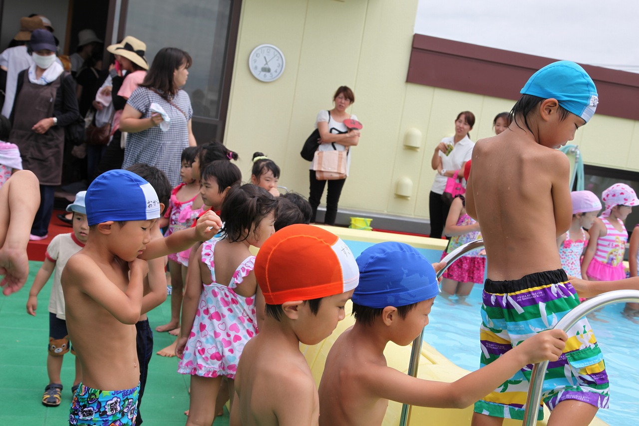 園児はだかプール プール参観 : 鳳幼稚園