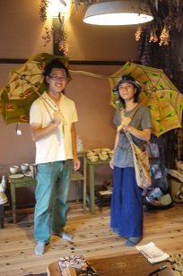 ①本日スタート「アフリカンバティック傘(かさ)展」_f0226293_7283392.jpg