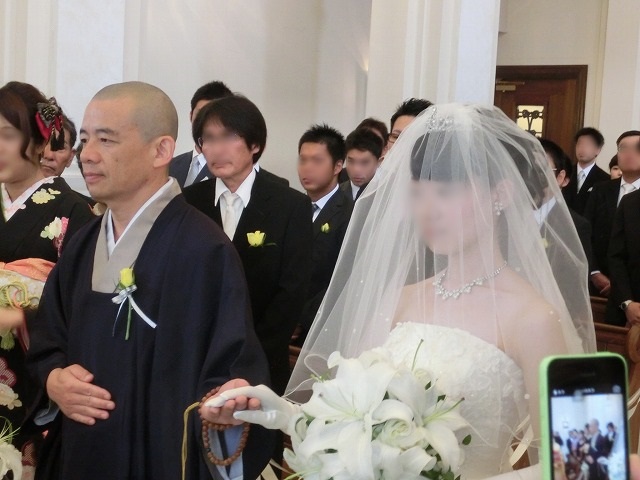 バージンロードを歩く姪と住職に感激!_f0141310_728828.jpg