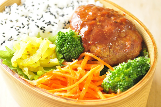 息子作豆腐ハンバーグのお弁当_b0171098_711443.jpg