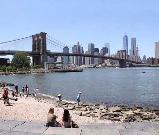 夏のNYのオススメ写真スポットDumbo編(2)：Brooklyn Bridge ParkのEmpire Fulton FerryとMain Street_b0007805_6162196.jpg
