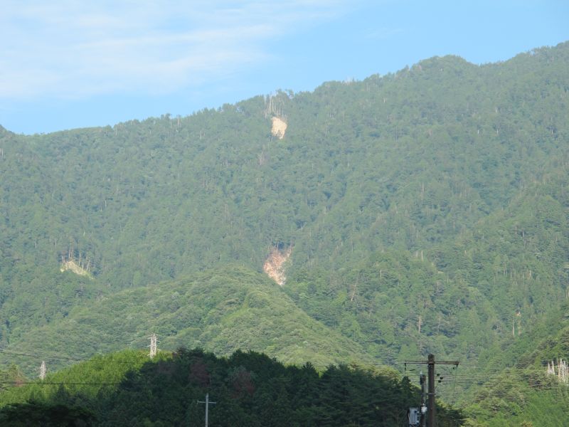 「白い雨」と破壊されたレガシィ_f0076731_20014866.jpg