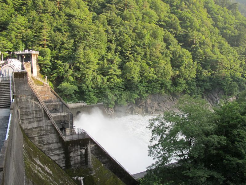 「白い雨」と破壊されたレガシィ_f0076731_20044152.jpg