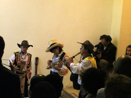 食べて踊って多民族学校祭_f0234936_17315637.jpg