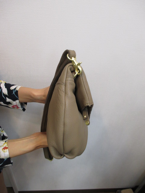 ビュレ　Beaure　B-12023　ストライプ柄フラップショルダーBAG_e0076692_20154275.jpg