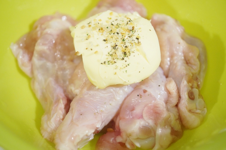 簡単！！【カレールー・ベリー・パインソースで煮込む蒸し焼きガーリックチキン】ビールにピッタリ！！_b0033423_23393565.jpg