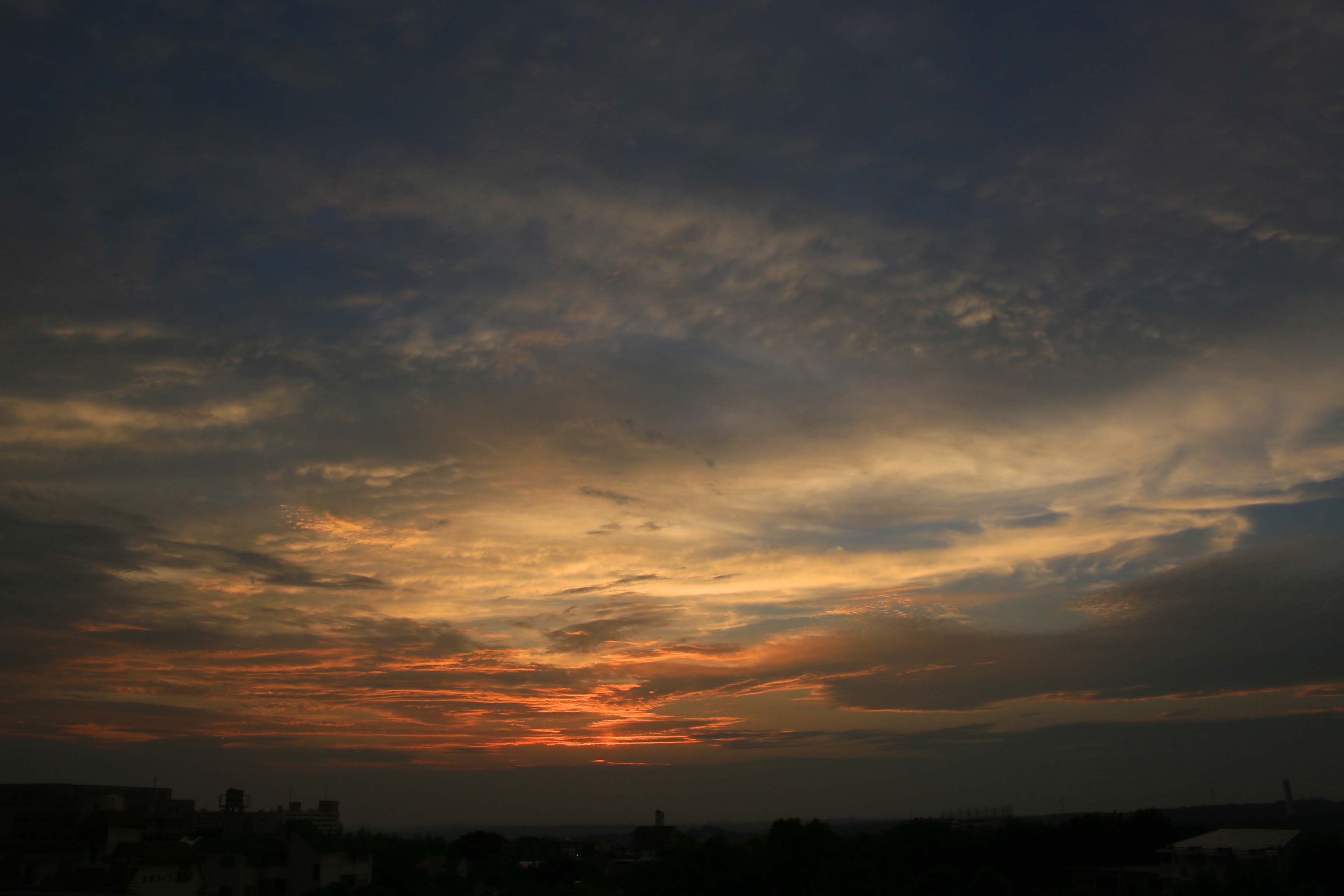 一週間の空！_c0083210_801021.jpg