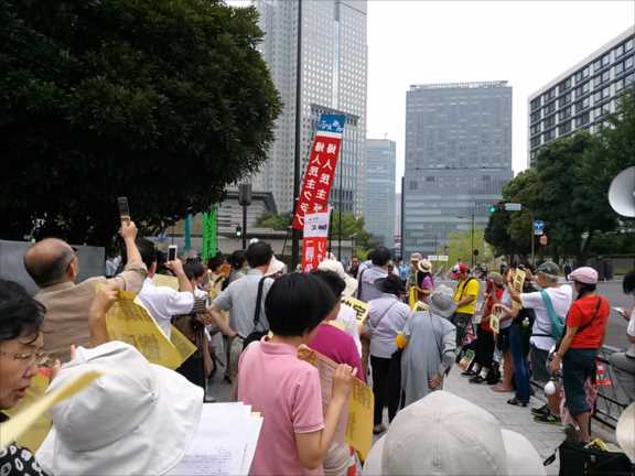 今日から3日連続　国会議事堂周辺で抗議　戦争参加の閣議決定は撤回を_c0024539_1845556.jpg