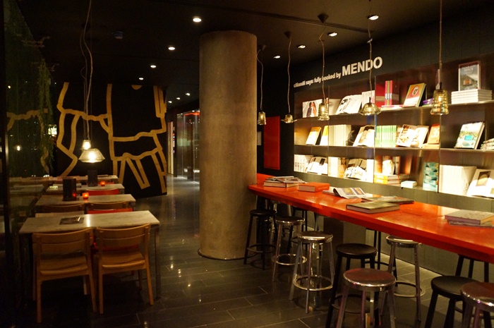 citizenM 。～ Julian Opieを見られる宿。_c0022340_16122538.jpg