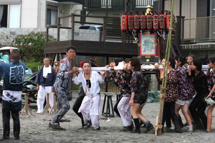 秋谷神明社御祭禮　2014-11　女性の御輿_f0156448_17363858.jpg