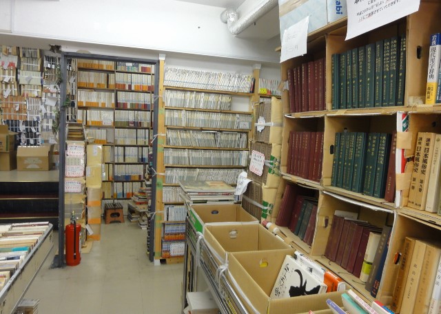 ハコ急まほろ駅南北の二軒の大型古書店_b0116765_22452645.jpg