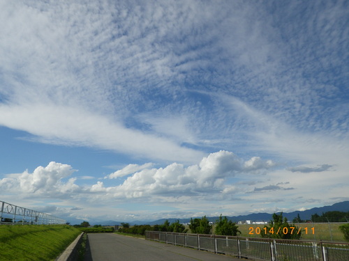 雲の見本市_e0290580_11184059.jpg